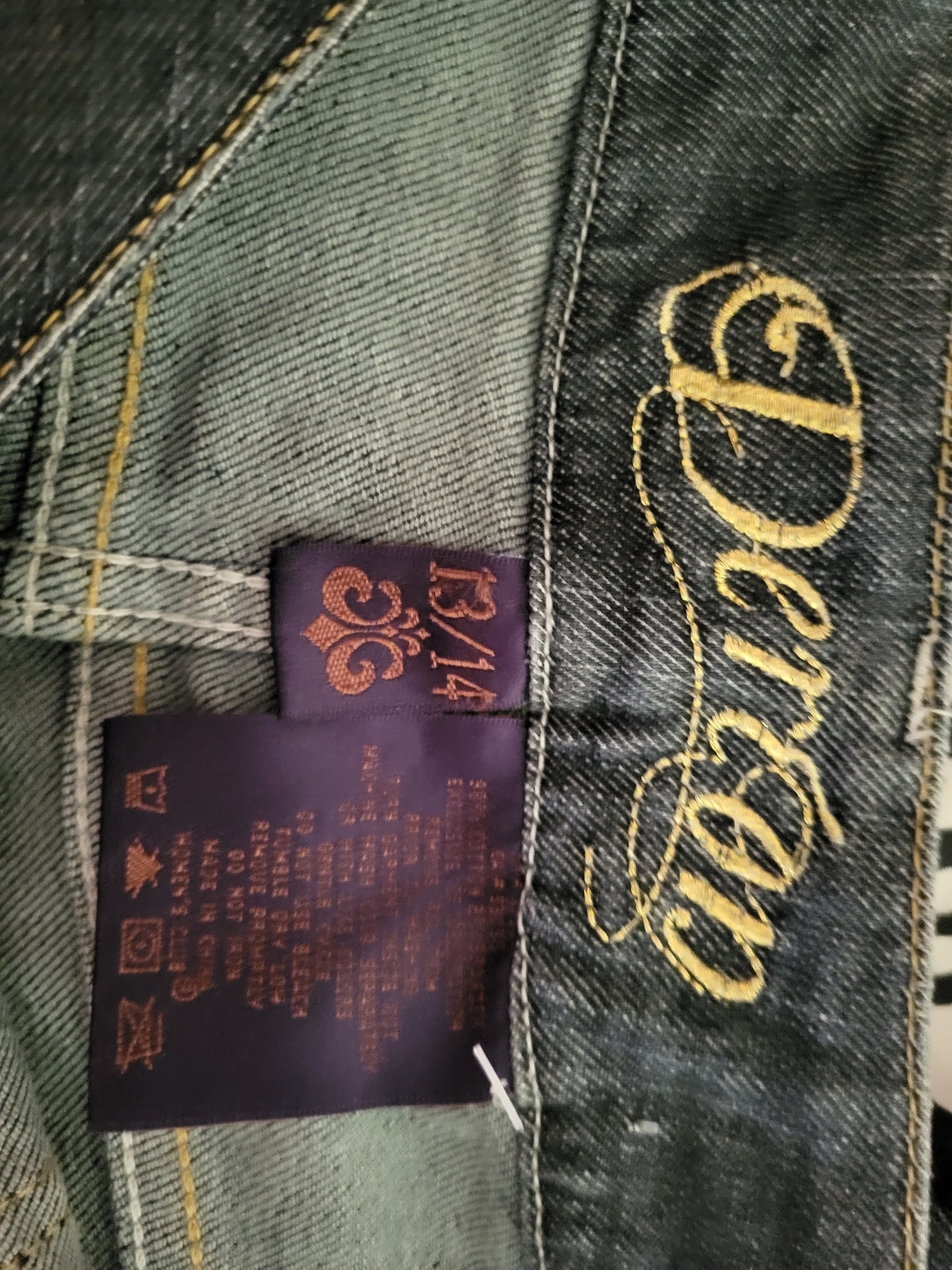 Y2K Dereon Denim Jeans with gold hardware and zebra print on back pockets - Picture 6 of 10